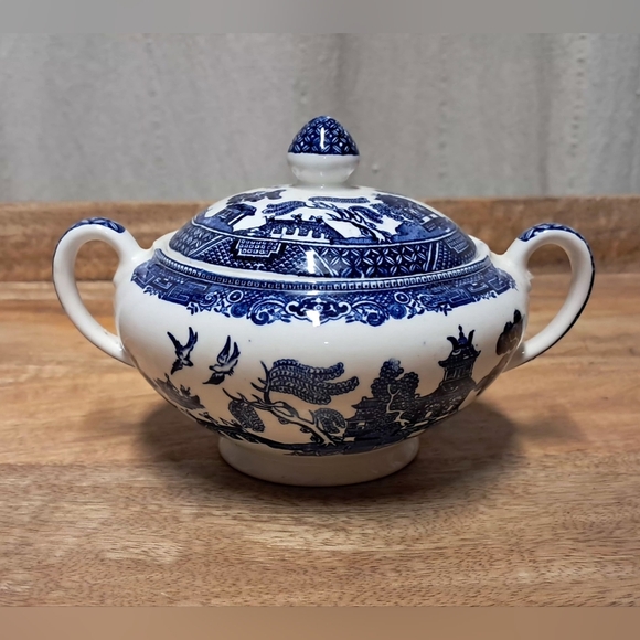 Blue Willow Other - Blue Willow Covered Sugar Bowl